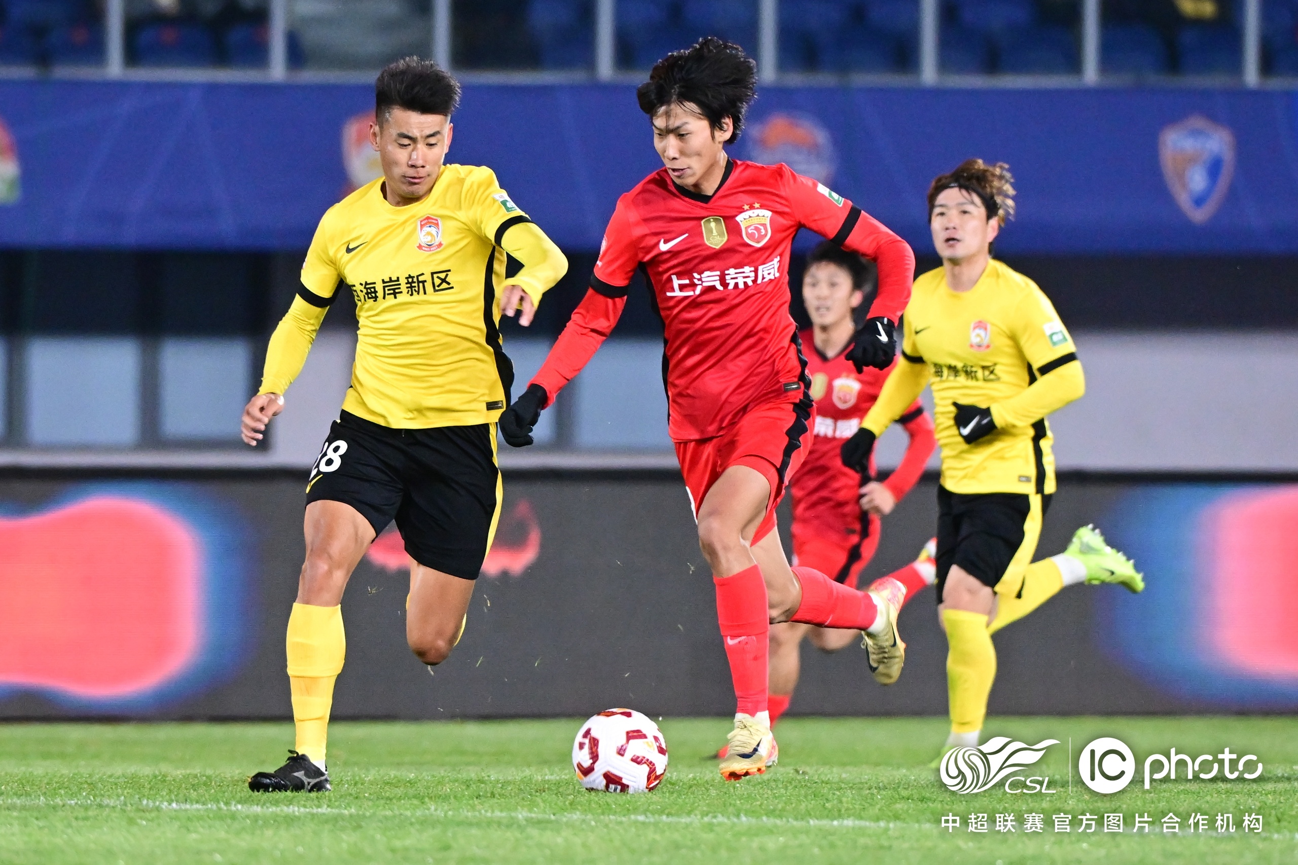 赛后上海海港备战西甲，绝杀压哨细节曝光，态度坚定，轮换策略成焦点