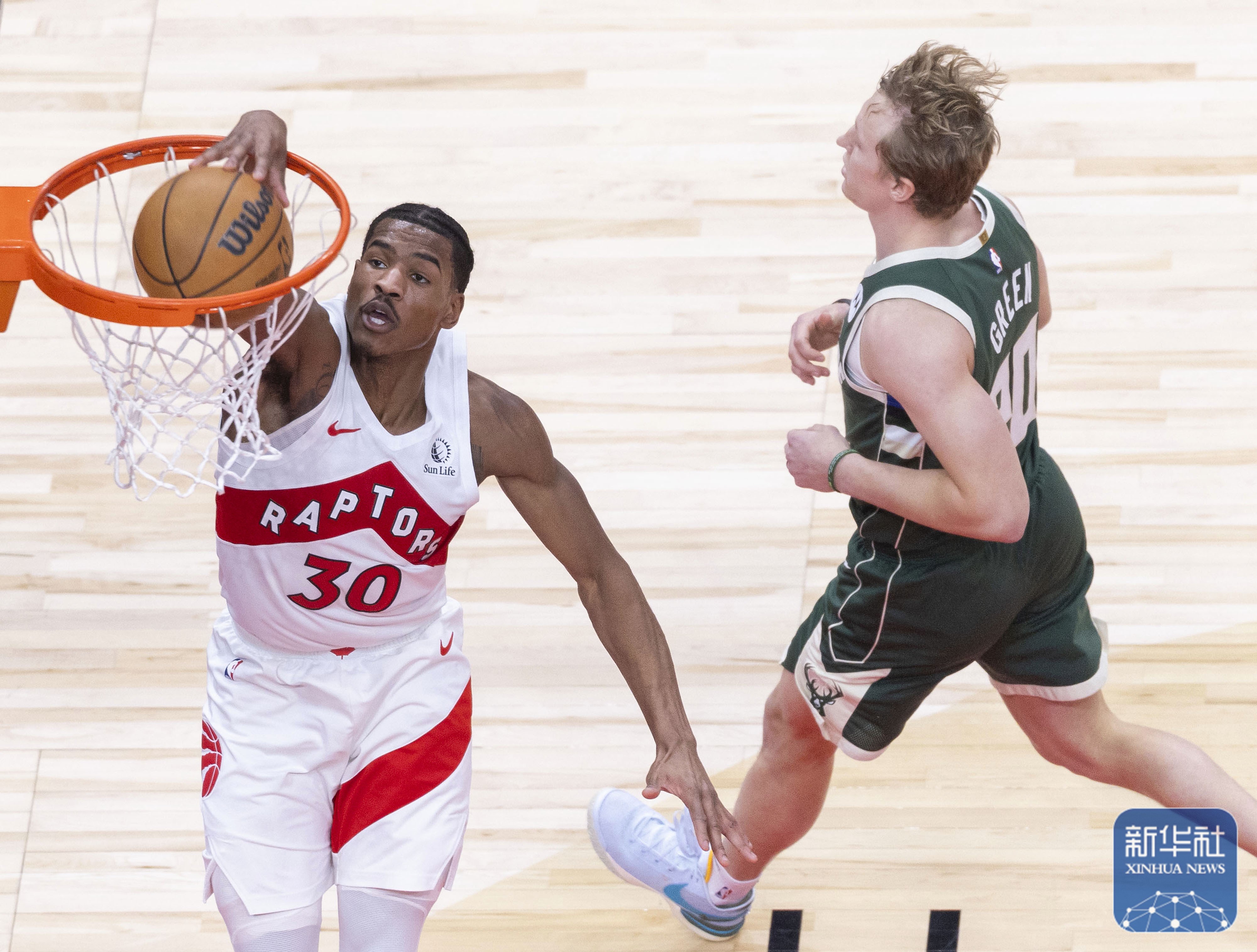 密尔沃基雄鹿发布备战花絮；关键时刻造点机会；德甲任务艰巨；身体对抗强度拉满