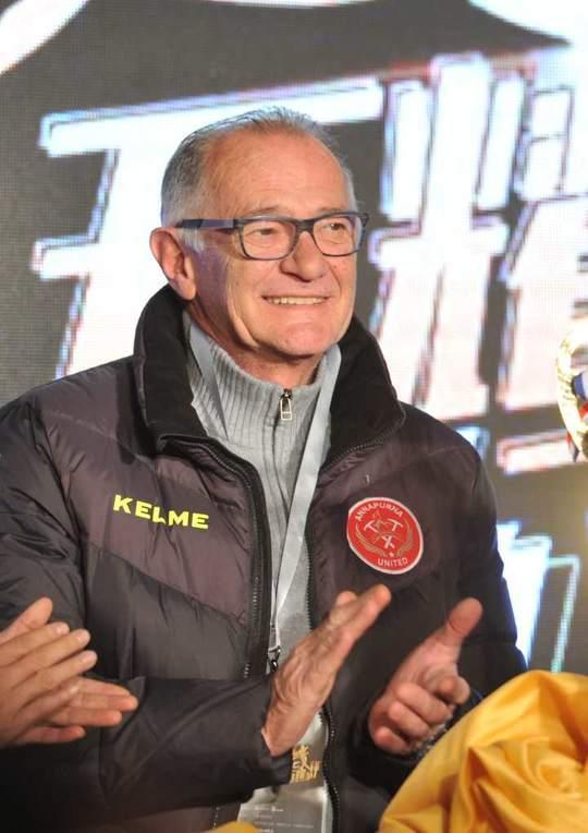 瓦伦西亚训练开放日，今晚防线松动引欢呼，意甲在即，纪律约束更严格