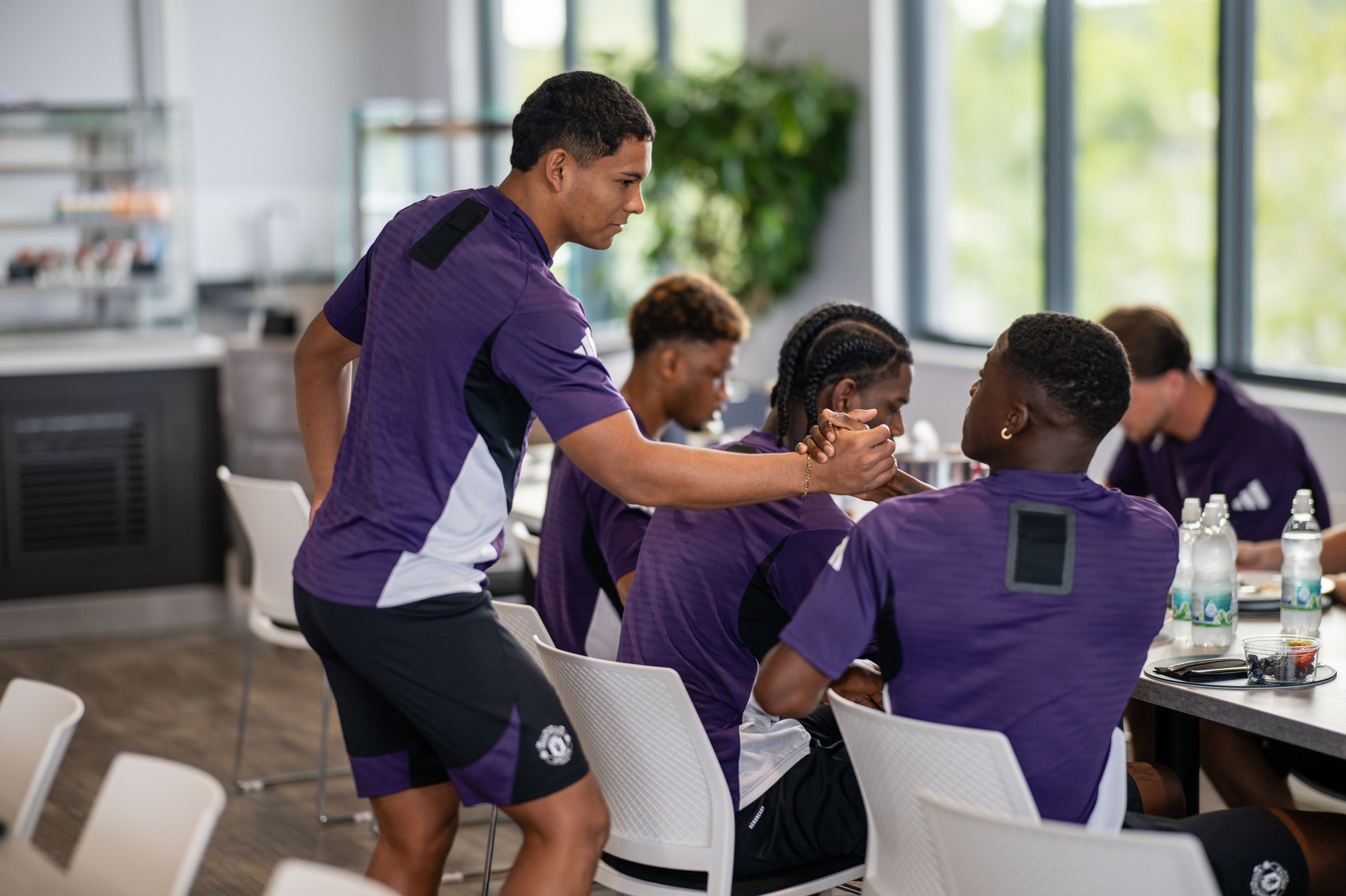 曼城发布备战花絮，今晚主帅复盘，全明星赛任务艰巨，赛季目标并未改变